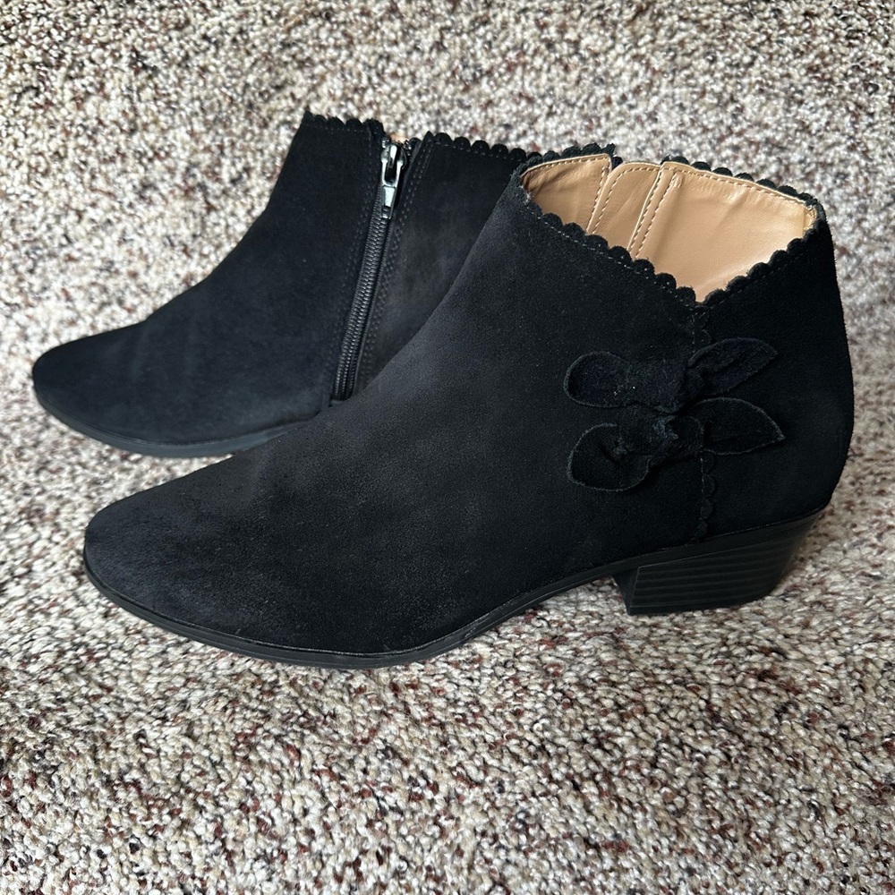 Jack Rogers black suede scalloped booties